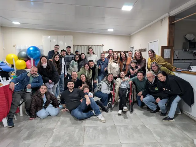 La iglesia reunida en un evento de familia