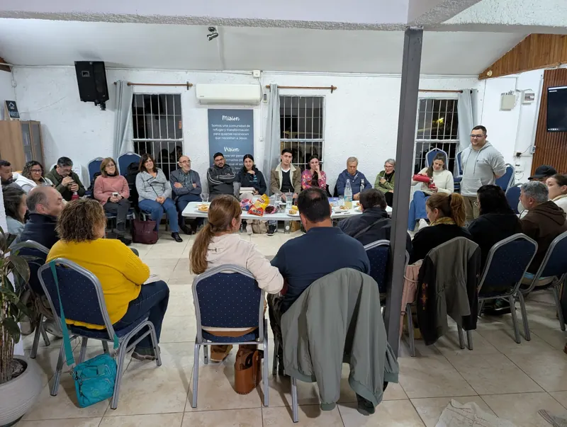 Un Refugio de Adulam reunido en una casa